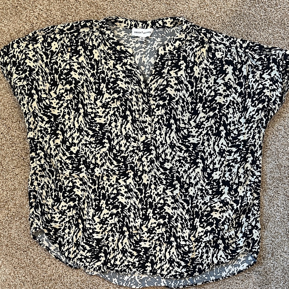 Gibson Latimer Black and White Patterned Top